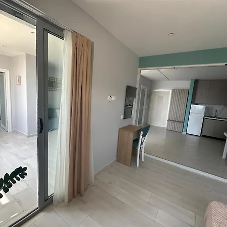 Tiffany Seaw View Apartmán *